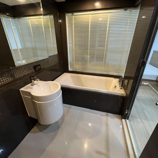 For RENT : Rhythm Sukhumvit / 2 Bedroom / 2 Bathrooms / 66 sqm / 48000 THB [R11060]