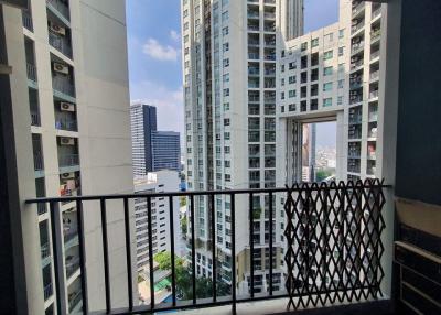 For RENT : Belle Grand Rama 9 / 3 Bedroom / 2 Bathrooms / 98 sqm / 48000 THB [R11157]