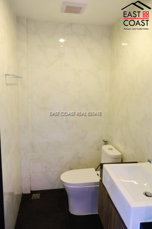 Nakarasiri Lake View House for sale in East Pattaya, Pattaya. SH12658