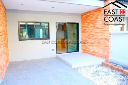 Nakarasiri Lake View House for sale in East Pattaya, Pattaya. SH12658