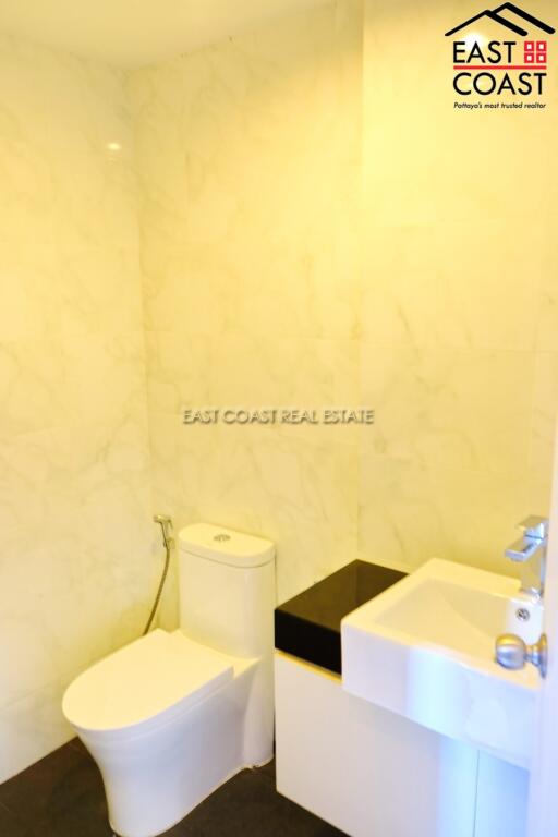 Nakarasiri Lake View House for sale in East Pattaya, Pattaya. SH12658