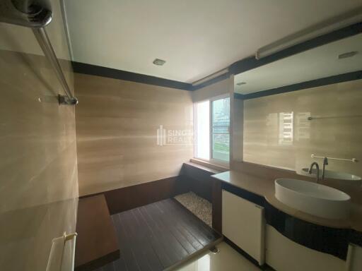 For RENT : 33 Tower / 2 Bedroom / 2 Bathrooms / 183 sqm / 49000 THB [9940132]