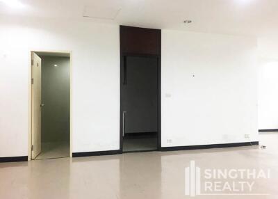 For RENT : Office Ekkamai / 2 Bedroom / 2 Bathrooms / 77 sqm / 49400 THB [7321710]