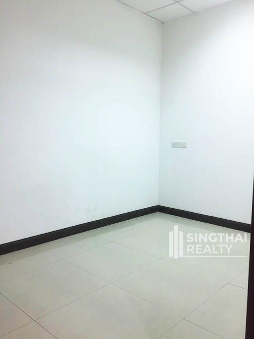 For RENT : Office Ekkamai / 2 Bedroom / 2 Bathrooms / 77 sqm / 49400 THB [7321710]