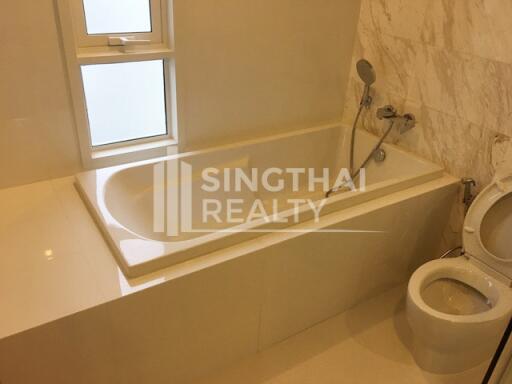 For RENT : HQ by Sansiri / 2 Bedroom / 2 Bathrooms / 76 sqm / 50000 THB [3401381]