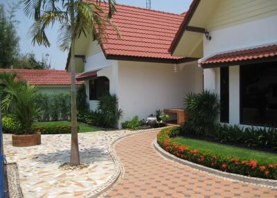 Jomtien Garden Village House for sale and for rent in East Pattaya, Pattaya. SRH3262