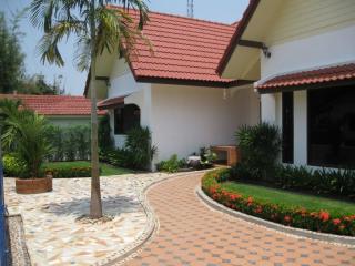 Jomtien Garden Village House for sale and for rent in East Pattaya, Pattaya. SRH3262
