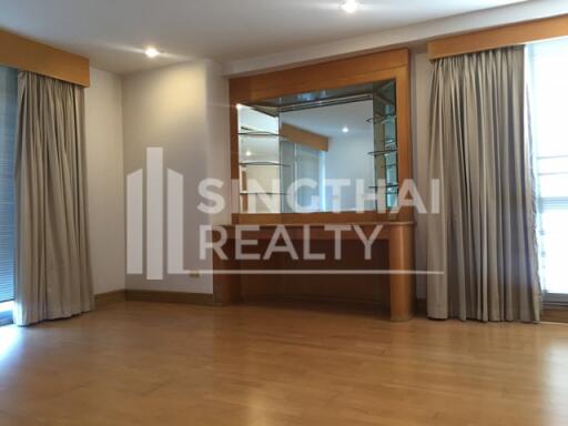 For RENT : Royal Castle / 2 Bedroom / 3 Bathrooms / 141 sqm / 50000 THB [3897119]