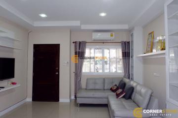 2 bedroom House in Thanakul Townhome East Pattaya