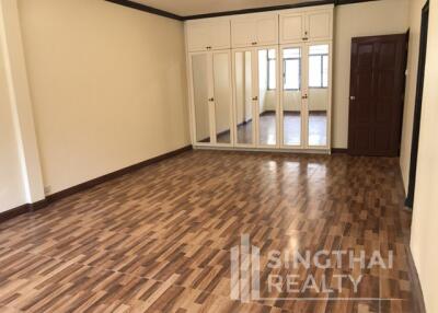For RENT : House Thonglor / 3 Bedroom / 3 Bathrooms / 201 sqm / 50000 THB [5546813]