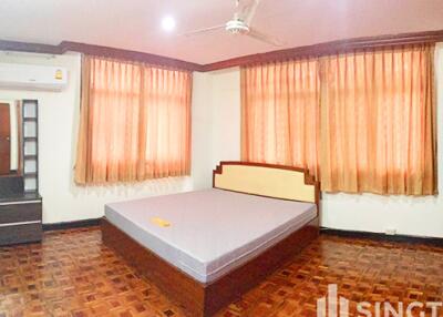 For RENT : Rishi Court / 3 Bedroom / 3 Bathrooms / 201 sqm / 50000 THB [6429156]