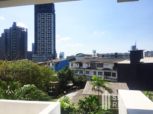 For RENT : Tongtip Mansion / 3 Bedroom / 3 Bathrooms / 251 sqm / 50000 THB [6622090]