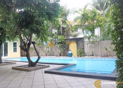 4 bedroom House in  Pattaya