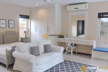 4 bedroom House in  Pattaya