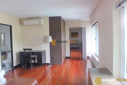 4 bedroom House in  Pattaya