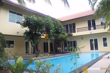 4 bedroom House in  Pattaya