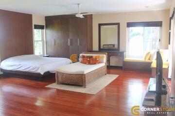 4 bedroom House in  Pattaya