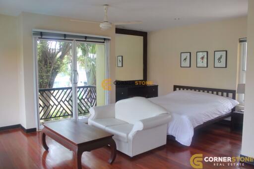 4 bedroom House in  Pattaya