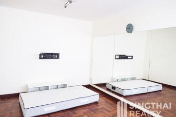 For RENT : Townhouse Ekkamai / 4 Bedroom / 5 Bathrooms / 201 sqm / 50000 THB [7541469]