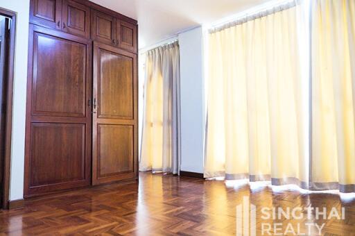 For RENT : Townhouse Ekkamai / 4 Bedroom / 5 Bathrooms / 201 sqm / 50000 THB [7541469]