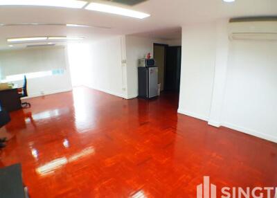 For RENT : Townhouse Phromphong / 2 Bedroom / 2 Bathrooms / 251 sqm / 50000 THB [7557303]