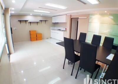 For RENT : Townhouse Phromphong / 2 Bedroom / 2 Bathrooms / 251 sqm / 50000 THB [7557303]