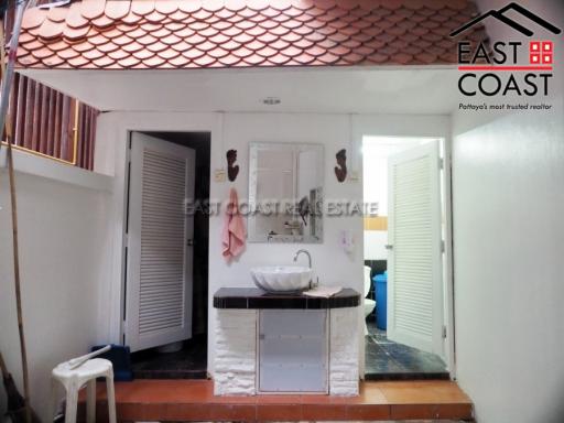 Shophouse Cozy Beach Commercial Property for sale in Pratumnak Hill, Pattaya. SCP10680