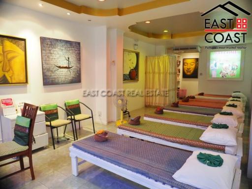 Shophouse Cozy Beach Commercial Property for sale in Pratumnak Hill, Pattaya. SCP10680