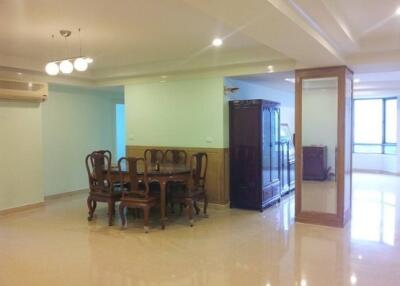 For RENT : Royal Castle / 3 Bedroom / 3 Bathrooms / 196 sqm / 50000 THB [7728822]