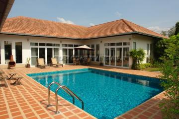 Private pool villa House for sale and for rent in East Pattaya, Pattaya. SRH6048
