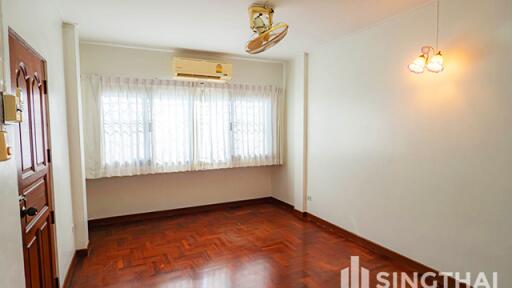 For RENT : Townhouse Ekkamai / 5 Bedroom / 4 Bathrooms / 351 sqm / 50000 THB [8508308]