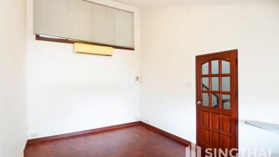 For RENT : Townhouse Ekkamai / 5 Bedroom / 4 Bathrooms / 351 sqm / 50000 THB [8508308]