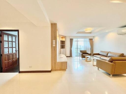 For RENT : Royal Castle / 2 Bedroom / 3 Bathrooms / 120 sqm / 50000 THB [8875287]