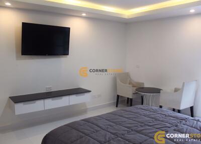 คอนโดนี้มี ห้องสตูดิโอ้  อยู่ในโครงการ คอนโดมิเนียมชื่อ Pattaya Beach Condo 