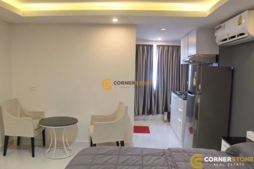 คอนโดนี้มี ห้องสตูดิโอ้  อยู่ในโครงการ คอนโดมิเนียมชื่อ Pattaya Beach Condo 