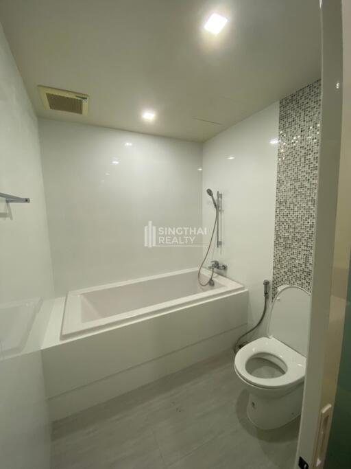 For RENT : The Prestige 49 / 2 Bedroom / 2 Bathrooms / 137 sqm / 50000 THB [9400110]