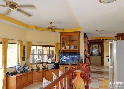 4 bedroom House in  East Pattaya