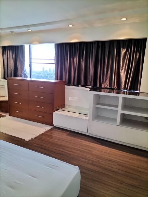 For RENT : President Park Sukhumvit 24 / 3 Bedroom / 3 Bathrooms / 223 sqm / 50000 THB [9865409]