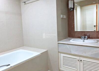 For RENT : Lake Green / 2 Bedroom / 2 Bathrooms / 150 sqm / 50000 THB [10019276]