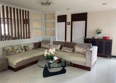 For RENT : Charming Resident 2 / 3 Bedroom / 3 Bathrooms / 140 sqm / 50000 THB [R10046]