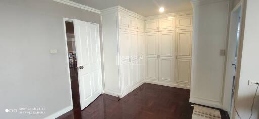 For RENT : Le Chateau Mansion / 3 Bedroom / 3 Bathrooms / 240 sqm / 50000 THB [10264974]