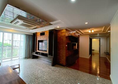 For RENT : Avenue 61 / 2 Bedroom / 1 Bathrooms / 102 sqm / 50000 THB [R10731]