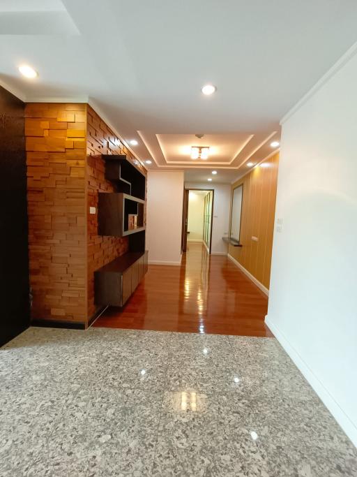 For RENT : Avenue 61 / 2 Bedroom / 1 Bathrooms / 102 sqm / 50000 THB [R10731]