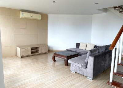 For RENT : P.W.T Mansion / 2 Bedroom / 2 Bathrooms / 165 sqm / 50000 THB [R11153]