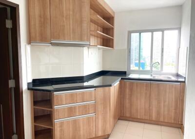 For RENT : P.W.T Mansion / 2 Bedroom / 2 Bathrooms / 165 sqm / 50000 THB [R11153]