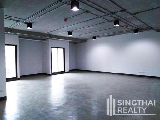 For RENT : Office Thonglor / 2 Bedroom / 2 Bathrooms / 88 sqm / 52200 THB [7347526]