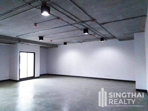 For RENT : Office Thonglor / 2 Bedroom / 2 Bathrooms / 88 sqm / 52200 THB [7347526]