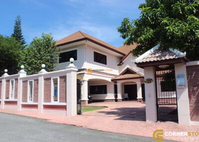 4 bedroom House in Lakeside Court 1 East Pattaya