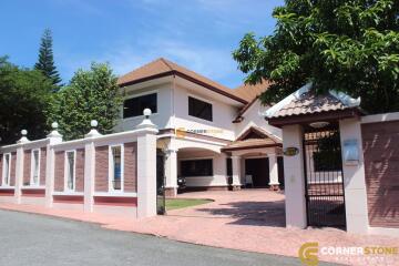 4 bedroom House in Lakeside Court 1 East Pattaya