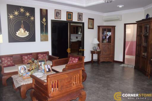 4 bedroom House in Lakeside Court 1 East Pattaya